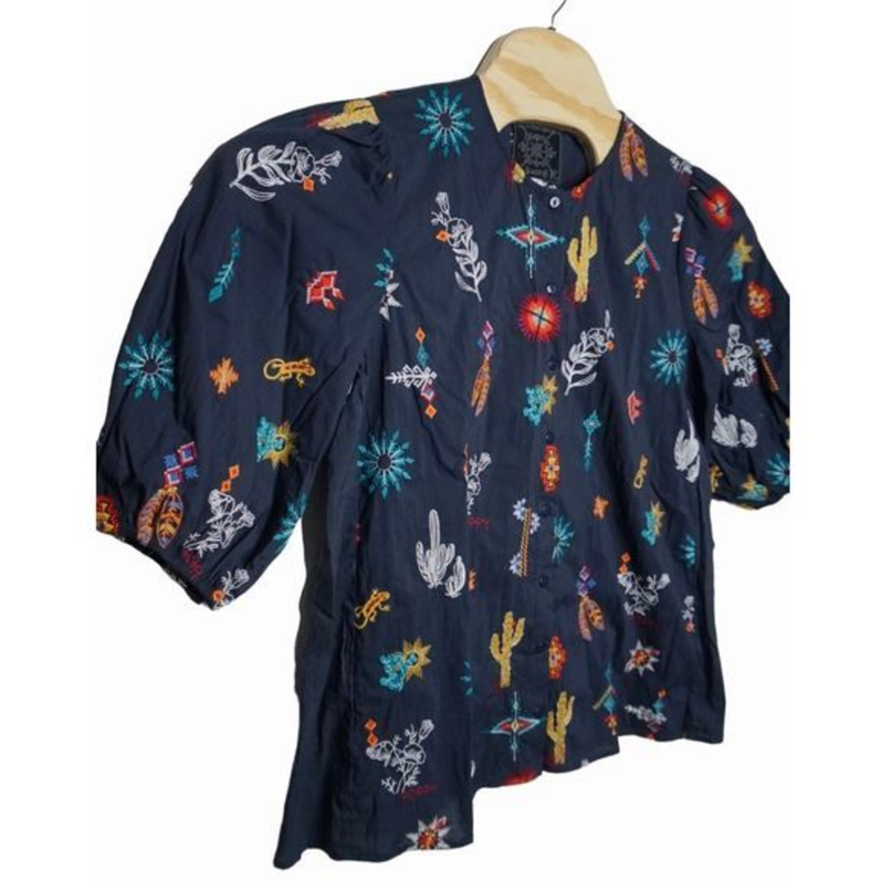 Johnny Was Women’s Louanne Sz Small Embroidered Graphite Silk Short Sleeve Top